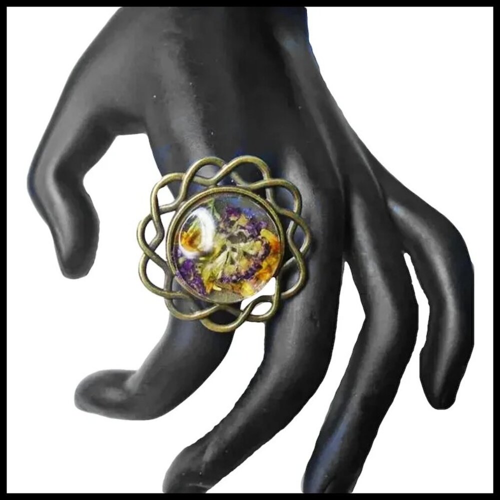 Statement Ring with Dried Flowers, Fun Cottagecore Style One of a Kind OOAK - Picture 4 of 10